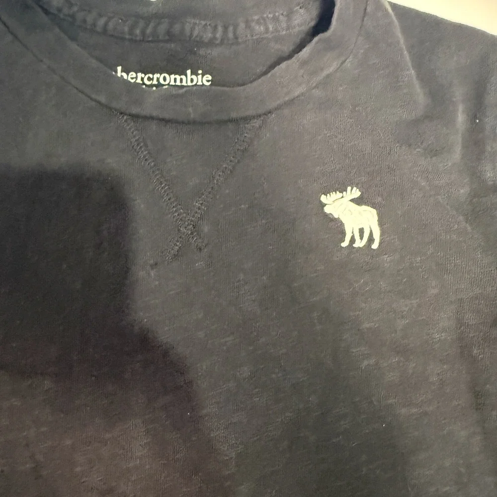 Abercrombie Kids Black Long Sleeve Moose Logo T-Shirt Size 7/8